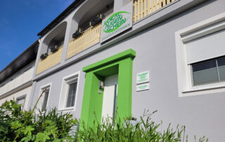 Eingang zum Gästehaus Lokalaugenschein in Podersdorf